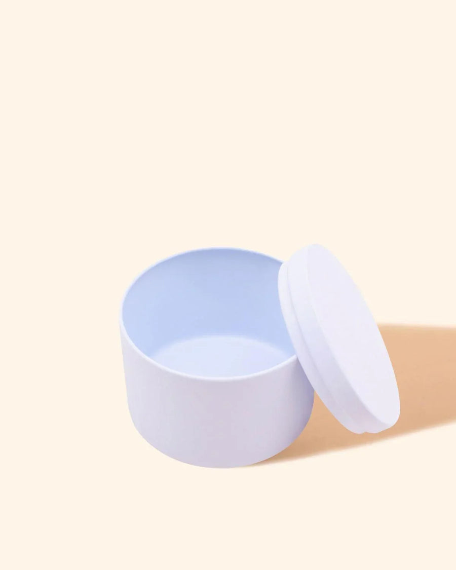 Cosmo Candle Tin 230ml in Snow – white finish