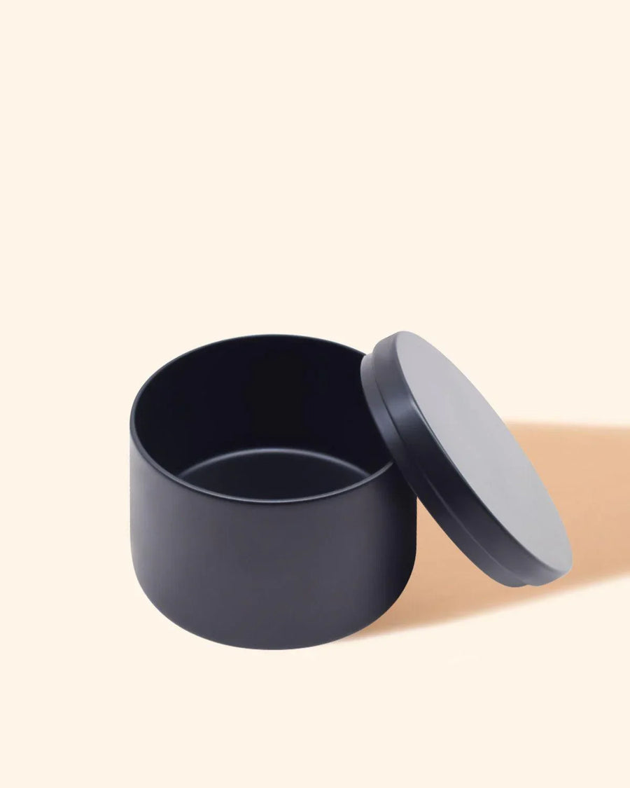 Cosmo Candle Tin 230ml in Noir – matte black finish